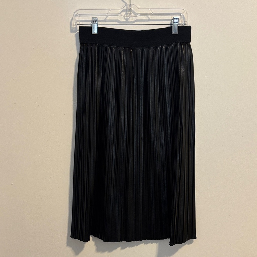 Zara Coates Black Pleated Midi Skirt - Sleek Women's Skirt